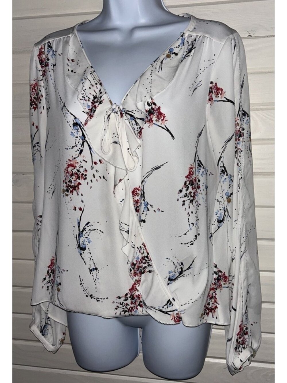 WHBM Sz 6 White Floral Tansey Ruffle Surplice Wrap Blouse L/S Tie Front EUC
